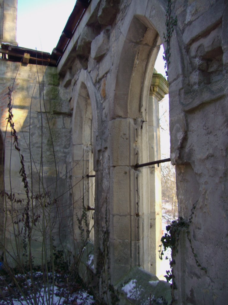 Gothische Kapelle beim Seeschloss Monrepos by Lovelane