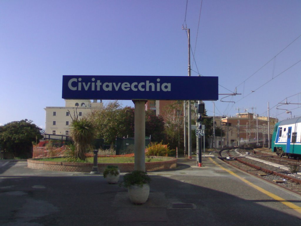 Stazione di Civitavecchia by Matteo David