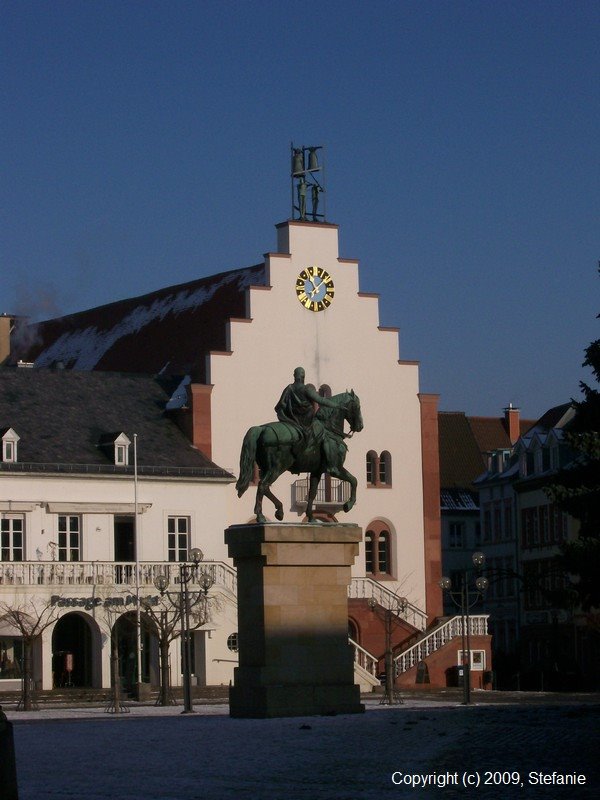 Altes Kaufhaus, Prinzregent-Luitpold-Statue by Stefanie