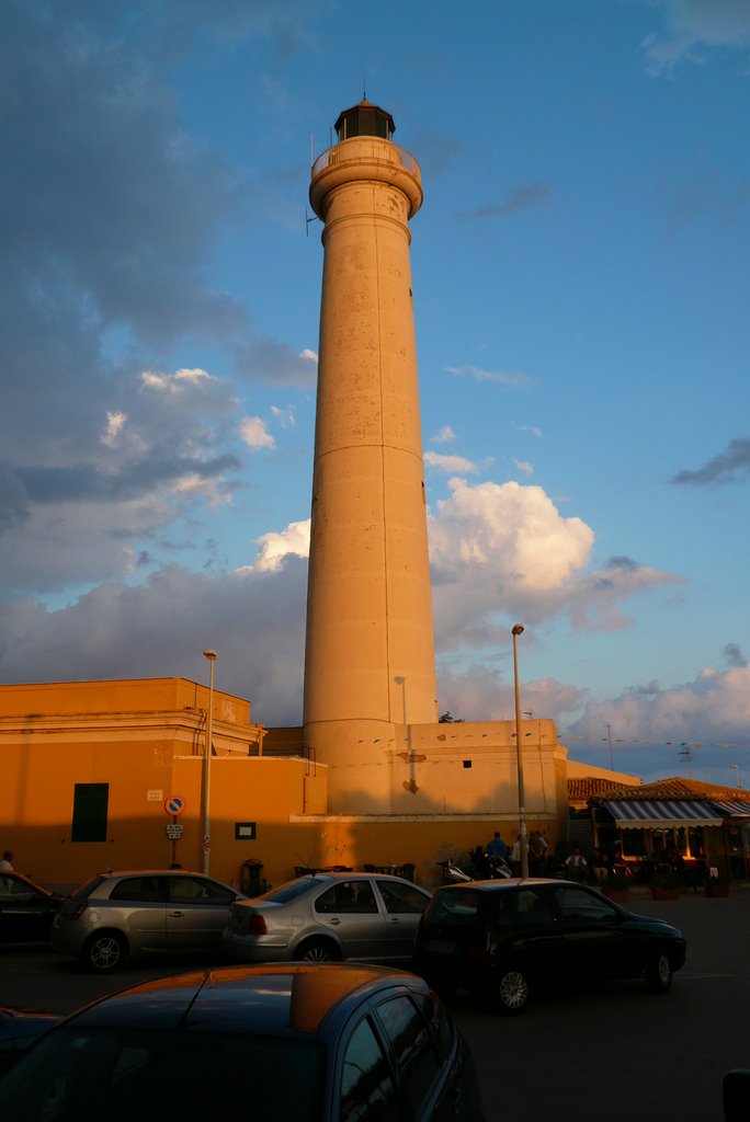 Il faro de Punta Secca by tidji50