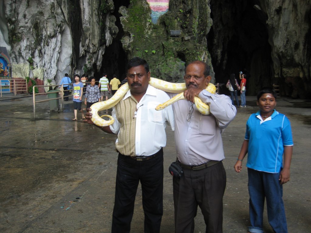 Me and my best friend in Batu Cave by gnathenn