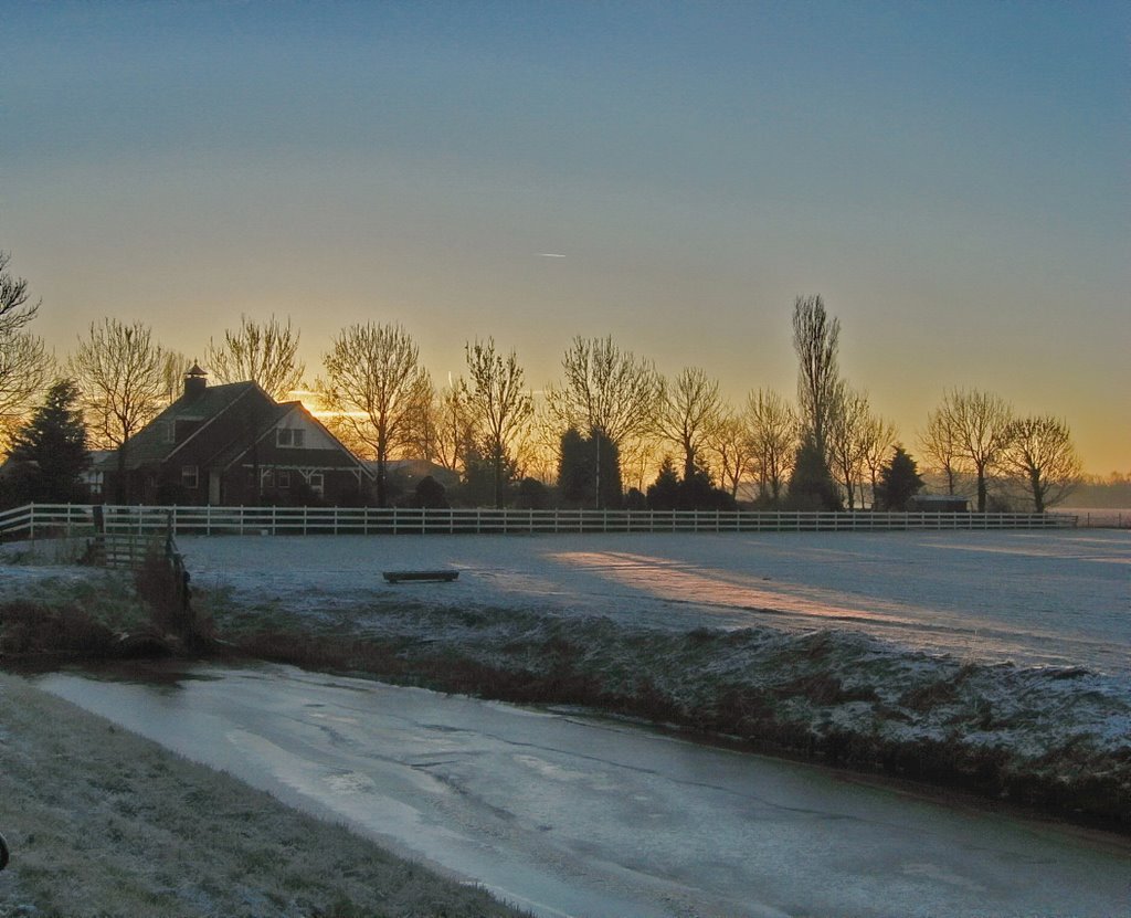 Frozen sunrise Geestmerambacht by Feika