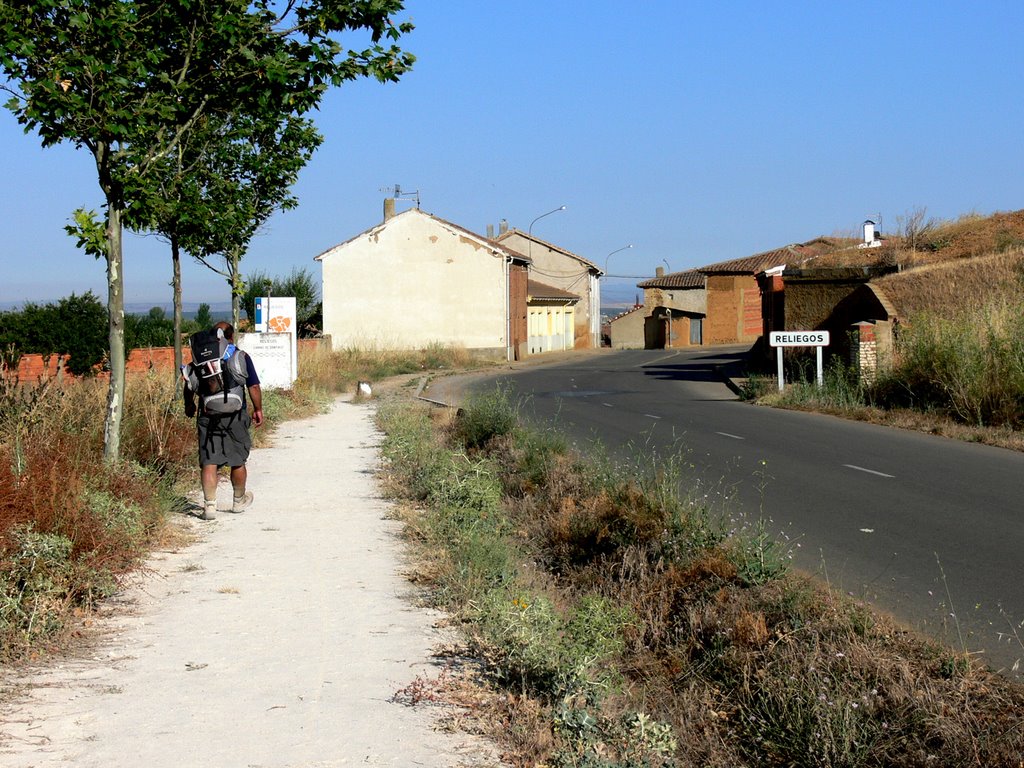 CAMINO DE SANTIAGO (2008). RELIEGOS (León). Tierra de Campos. by Carlos Sieiro del Nido