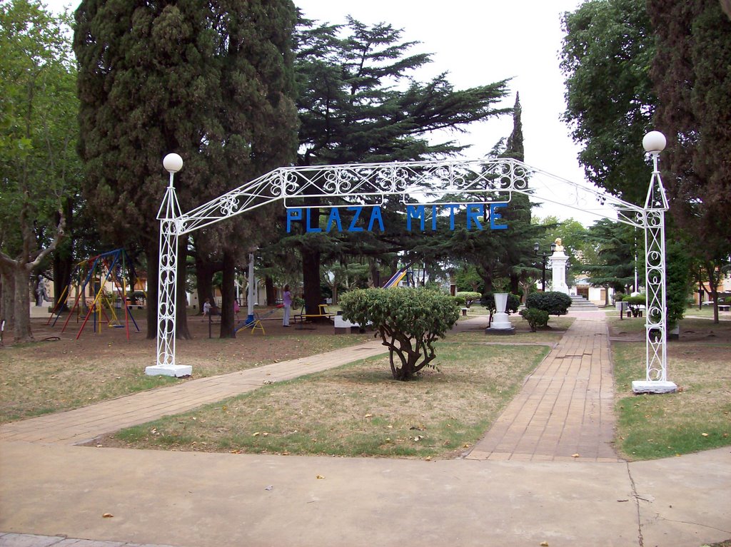 Plaza Mitre vista desde el norte by Gabriel Piaggi