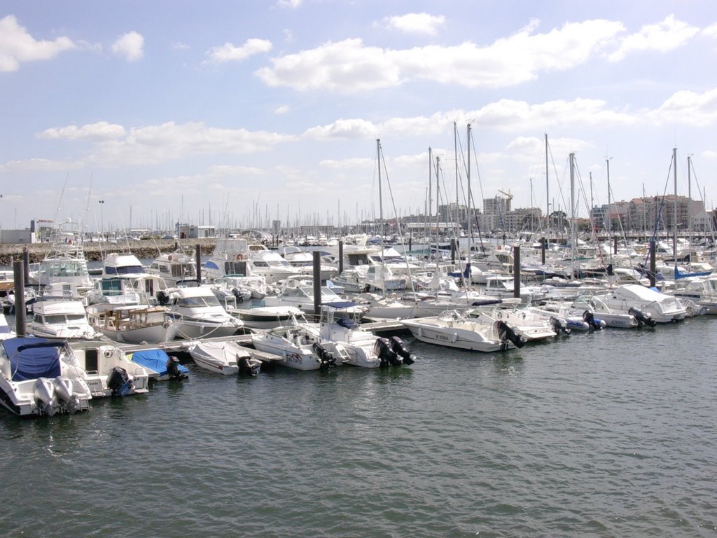 Vue Des Bateaux Du Port D'Arcachon by Haukingham