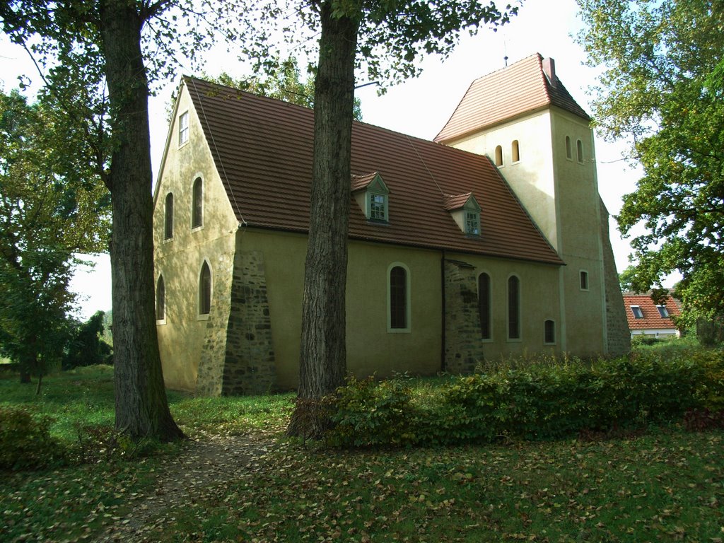 Kirche, Halle (Radewell) by matmicpic