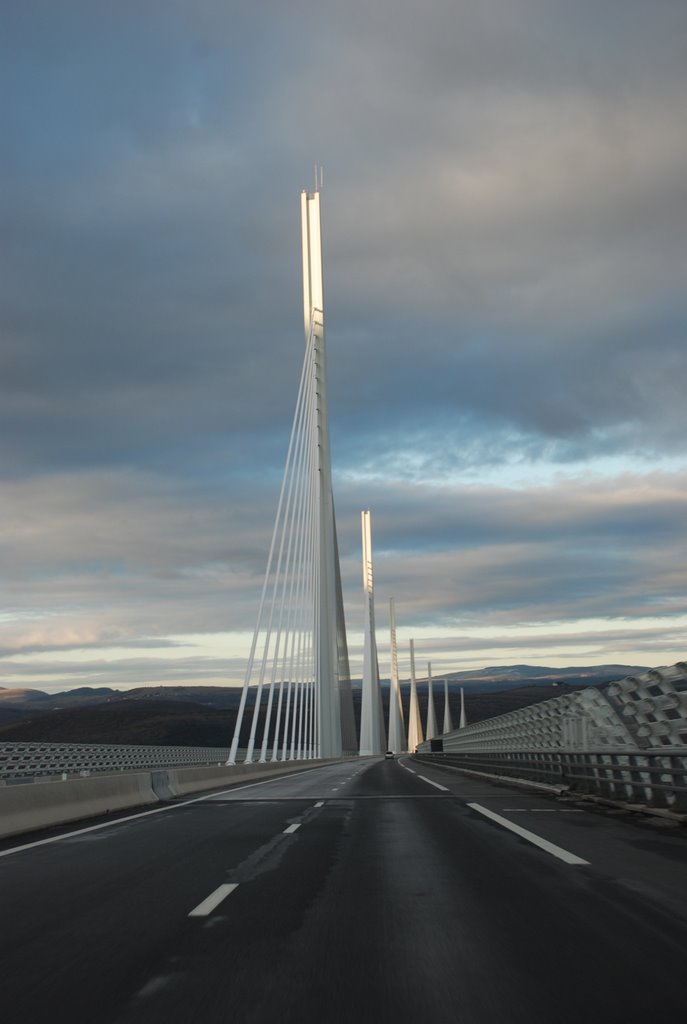 Viaduc de Millau  JR by Joao Robson