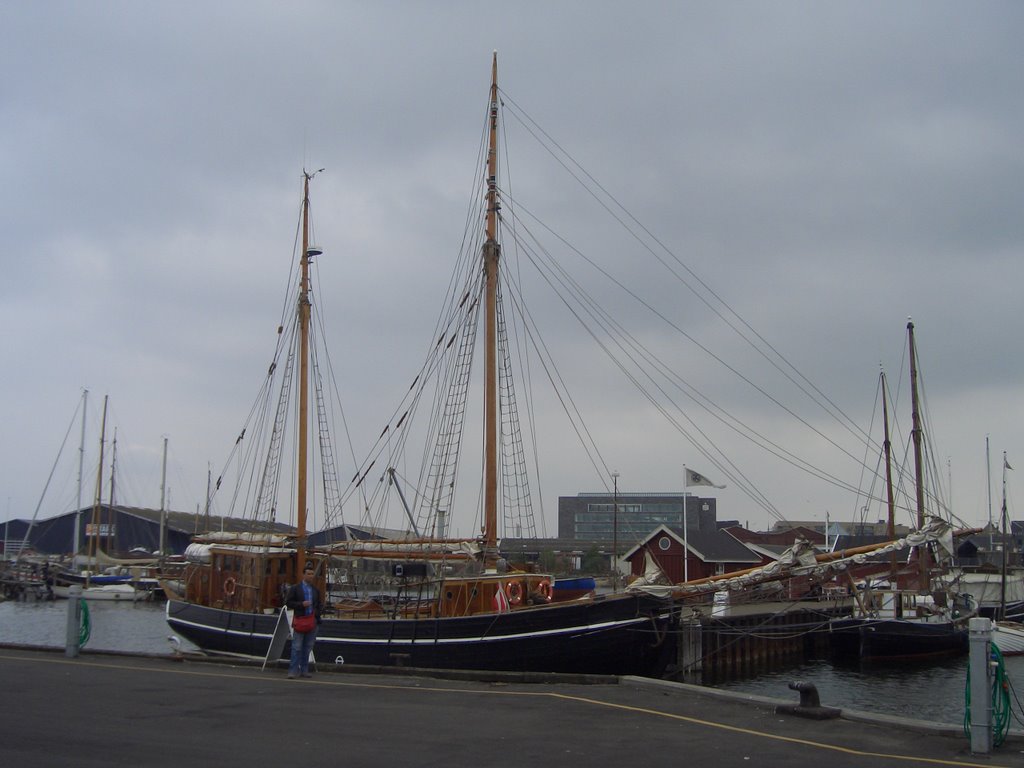 Barco en Holbaek by Pedro J. García