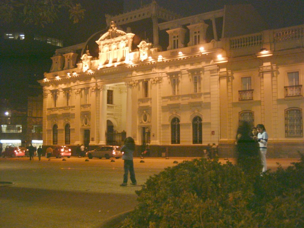 Edificio de Correos by Cesar Acuña Echeverr…