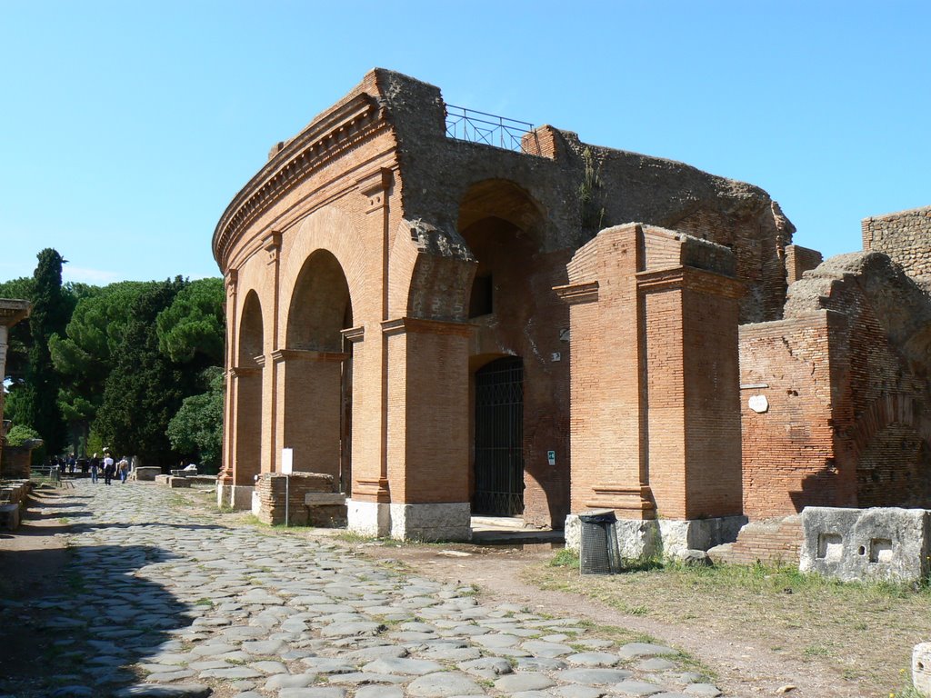 Teatro Romano. Ostia Antica by luisde