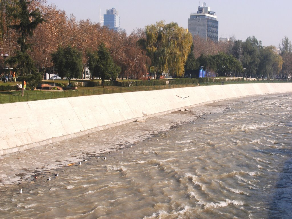 Santiago, Chile by Pedro Bulling