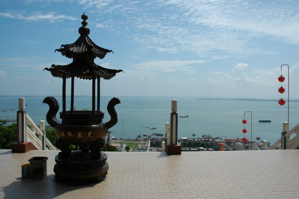 Puu Jih Shih Temple Sea view by cck2228