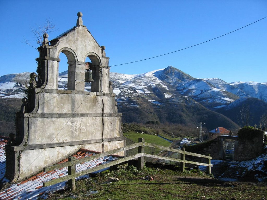 Campanario y Picu Porcabezas by La Casa del Chiflón (Bulnes)