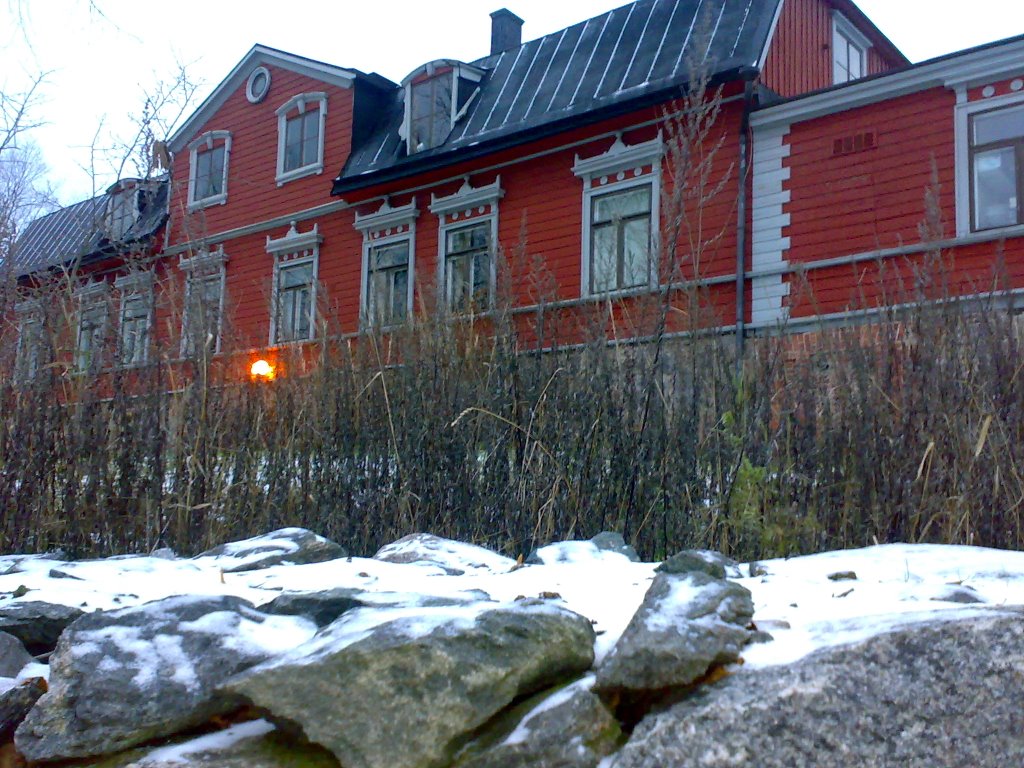 Puotila Manor house in winter by sibirica