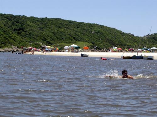 Cruzando el rio - Guarda do Embaú - (TenchO) by Martin Ferrari