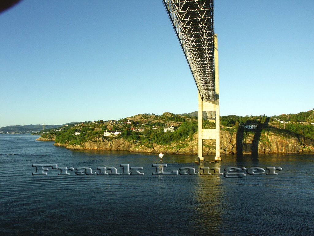 Brücke von unten/Norwegen by F.S.L.