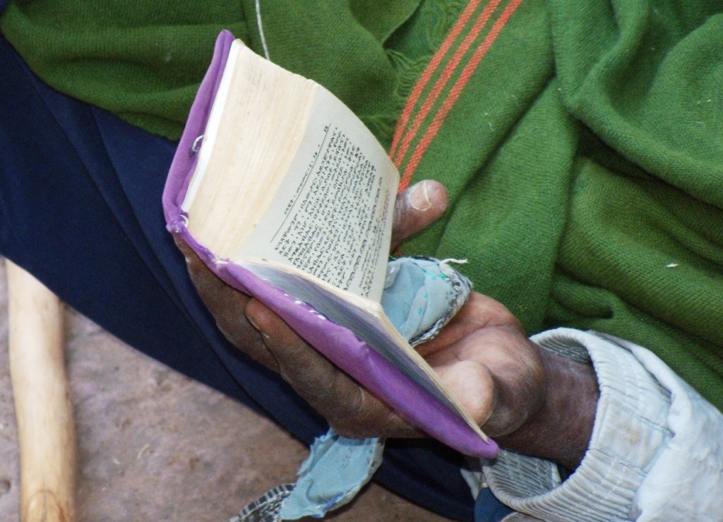 Lalibela - San Giorgio - preghiere by maresa maremagna