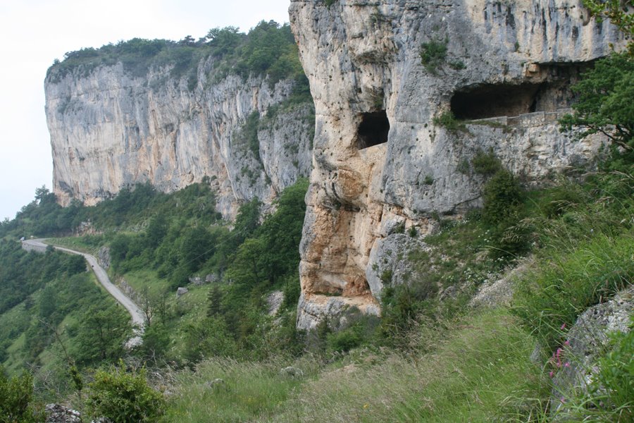 Route en corniche près de Choranche by j-clementine