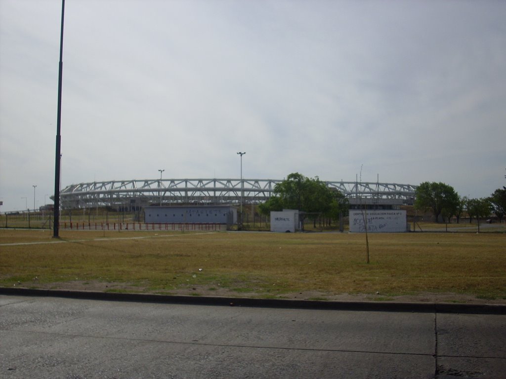 Estadio Ciudad, desde calle 24 y Av. 32 by JoseluisRUEDA