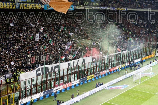 Curva ospiti san siro piena di juventini by domenic1995