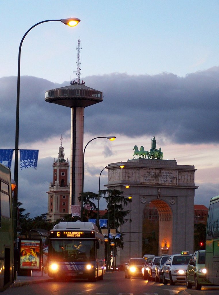 Plaza Moncloa by Guardia di Porta