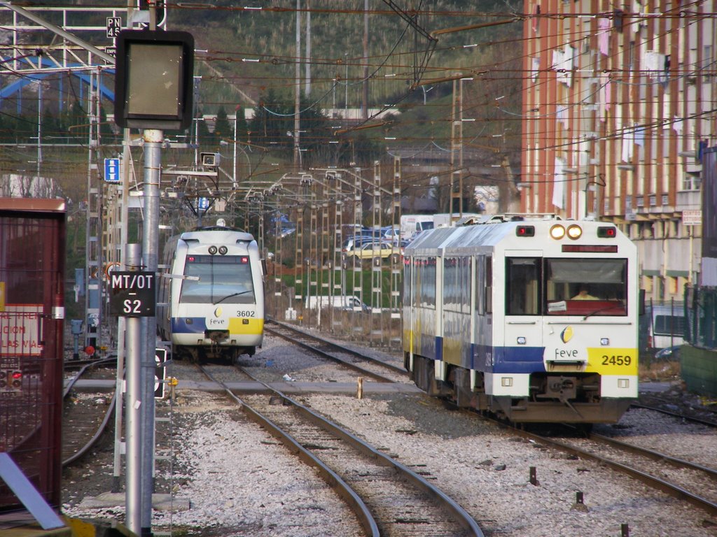 Playa de vías estación FEVE Torrelavega by javipol