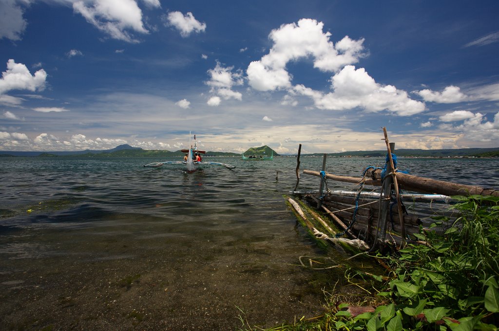 View on Taal Vulcan Point by ShiRiTian