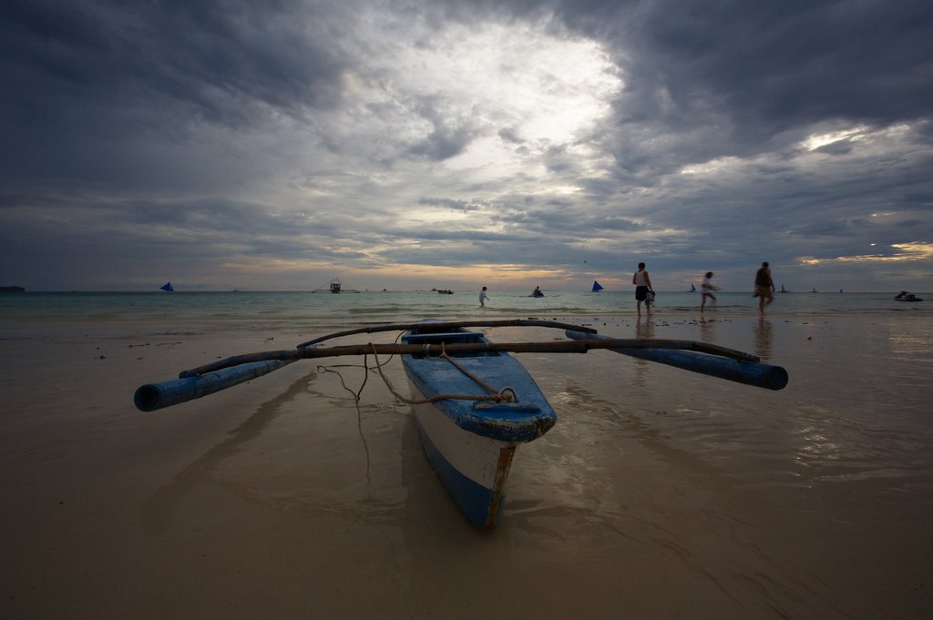 Dusk at White Beach by ShiRiTian