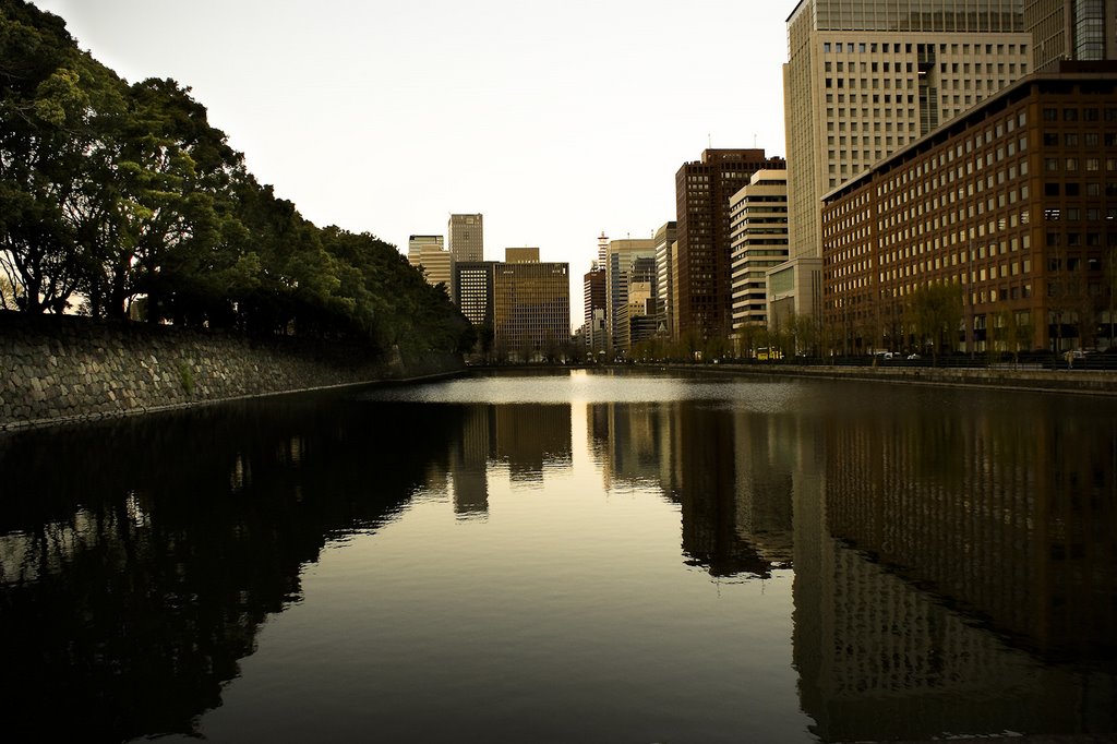 Imperial Palace's (皇居) Moat by XSiX