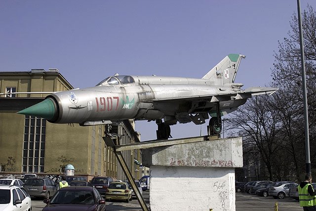 Mig-21 przed Halą MOSiR by Wojciech Markiewicz