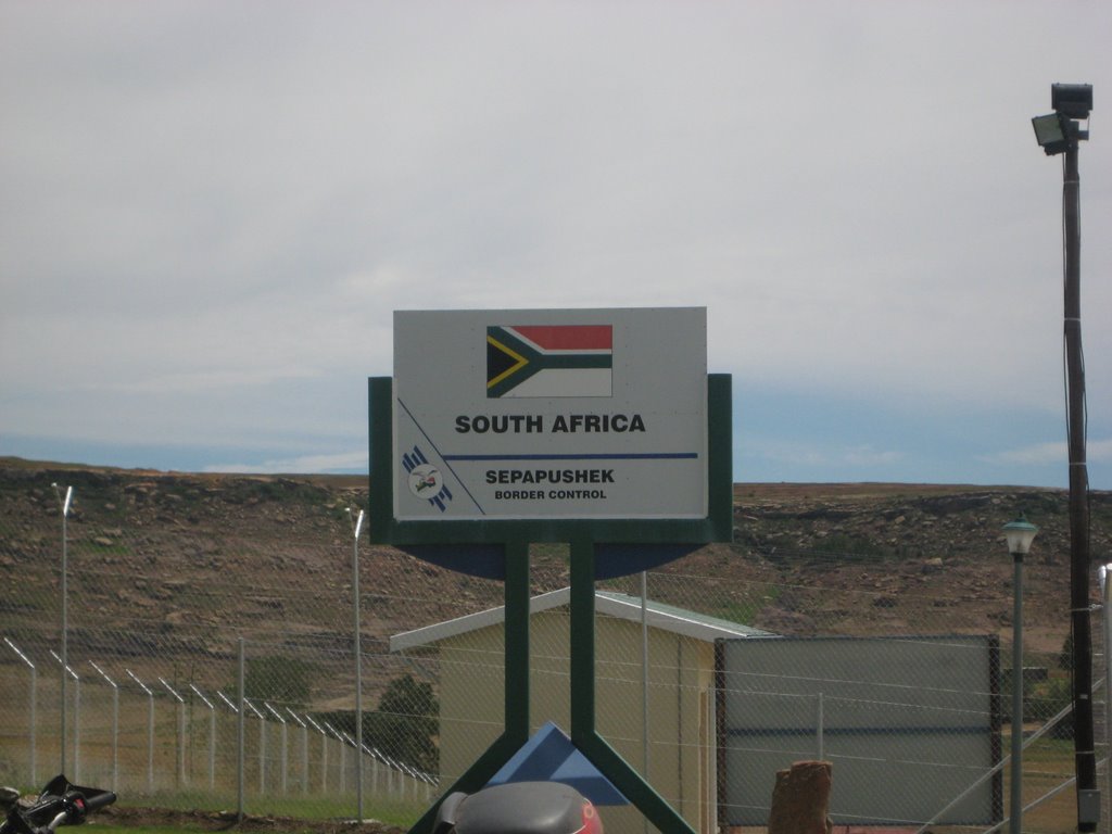 SepapusHueh Border Post by Graham Maclachlan