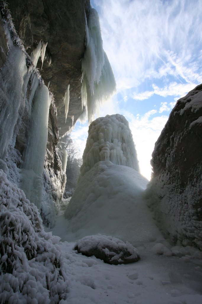 Bettbach-Eisfall by Iwan Schrackmann