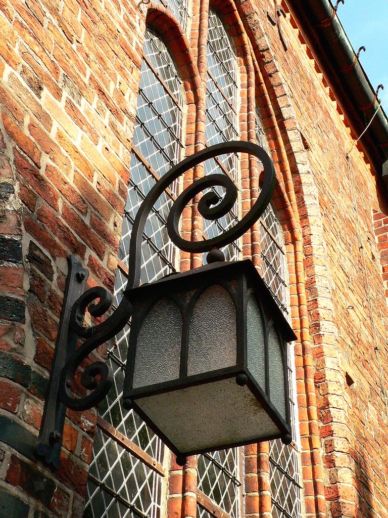 Mölln - Detail an der Nikolai-Kirche (2) by Bernd Müller-1