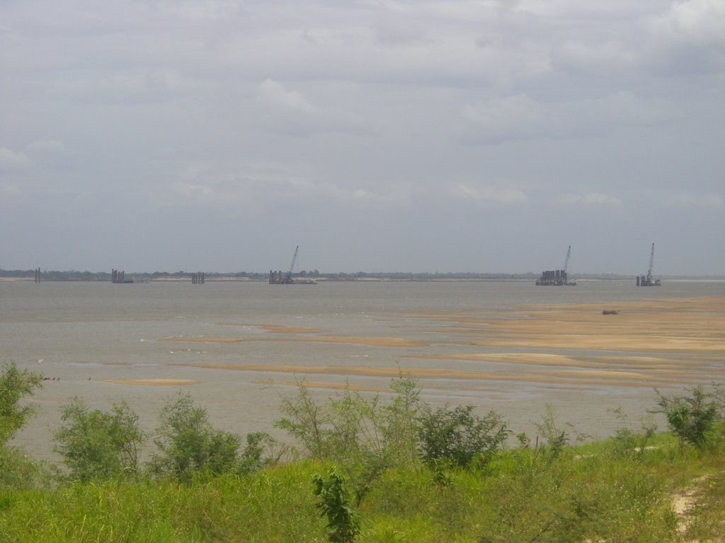 Puente en construccion sobre el Rio Orinoco by nouhle