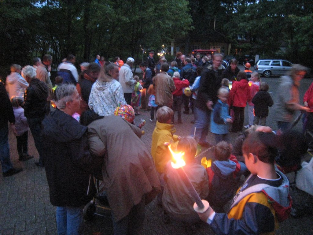 Www.worpswede24.de - Kinder-Laternenumzug beim Erntefest by Worpswede24.de