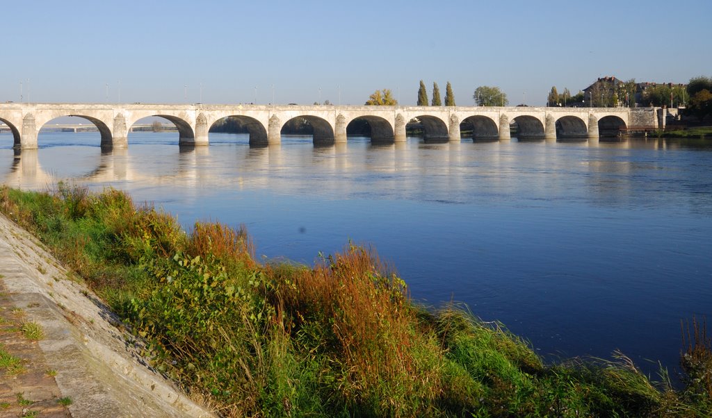 Saumur - The bridge under morning Sun by NlKOS