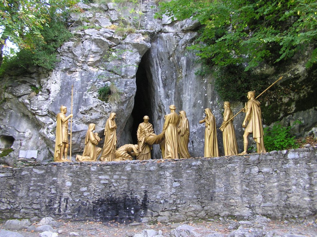 Lourdes. Chemin de Croix by T. Páv