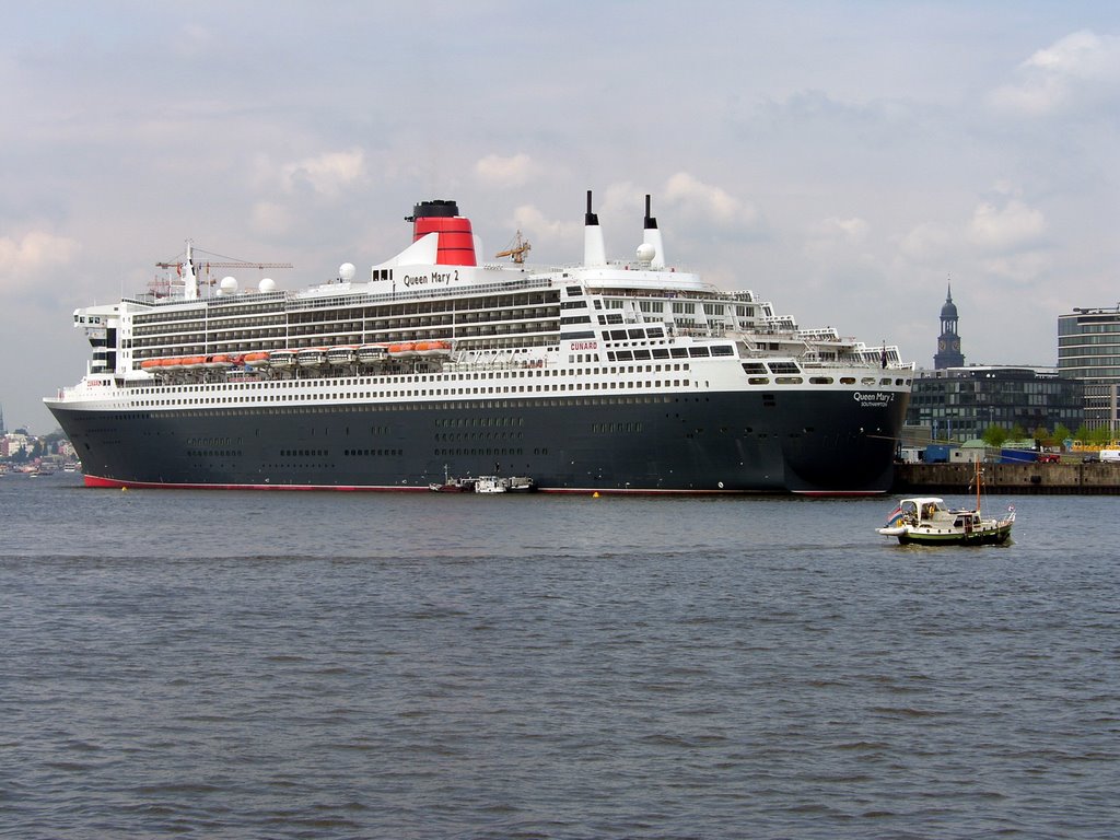 Die Queen Mary 2 am 30.07.2008 in Hamburg by Dietmar Krawietz