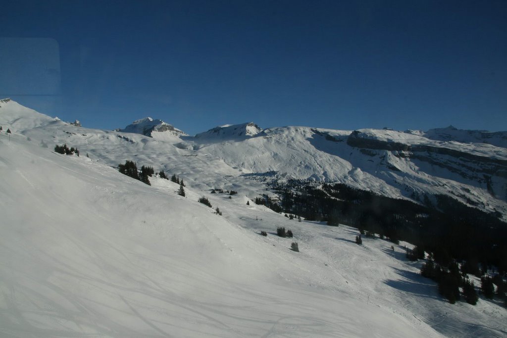 Skipiste aus der Seilbahn by Samuel Fausch