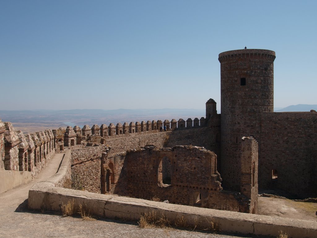 Castillo de Puebla de alcocer by jhoslucas