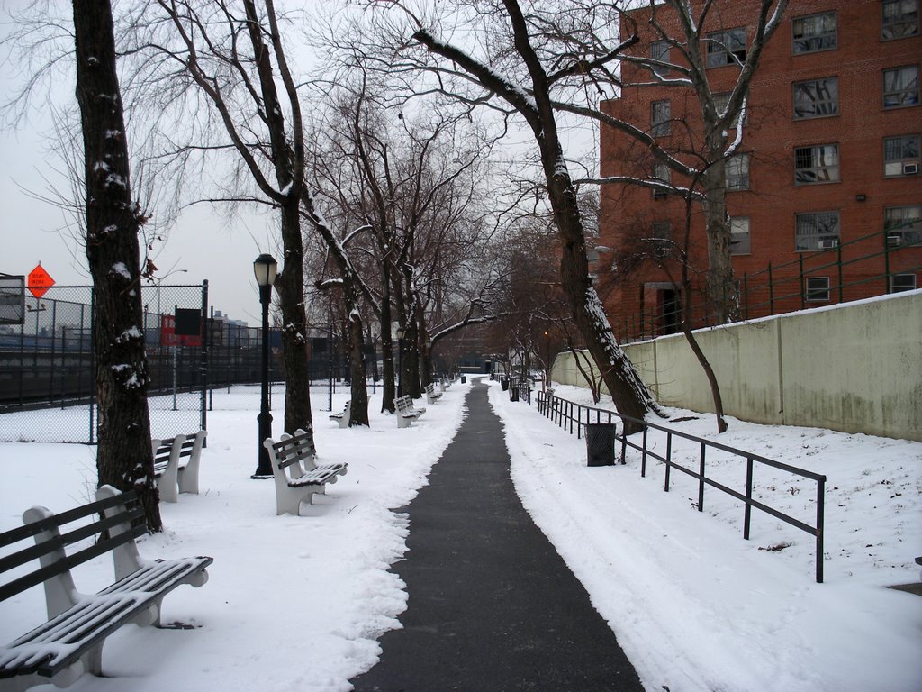 Park between Harlem River Drive and 7th Ave. by ILuvHarlem