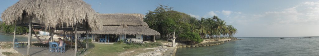 Isla Mucura - Cabaña Prof. by Andres Rey