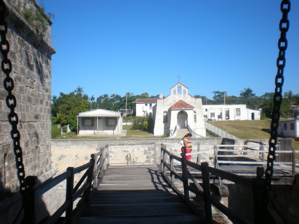 Iglesia frente al Castillo de Jagua by Frank Hernandez