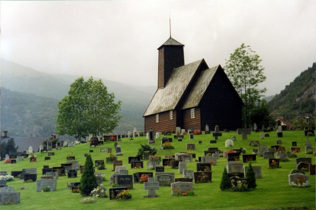 Iglesia y cementerio de Gaupne by Fran J