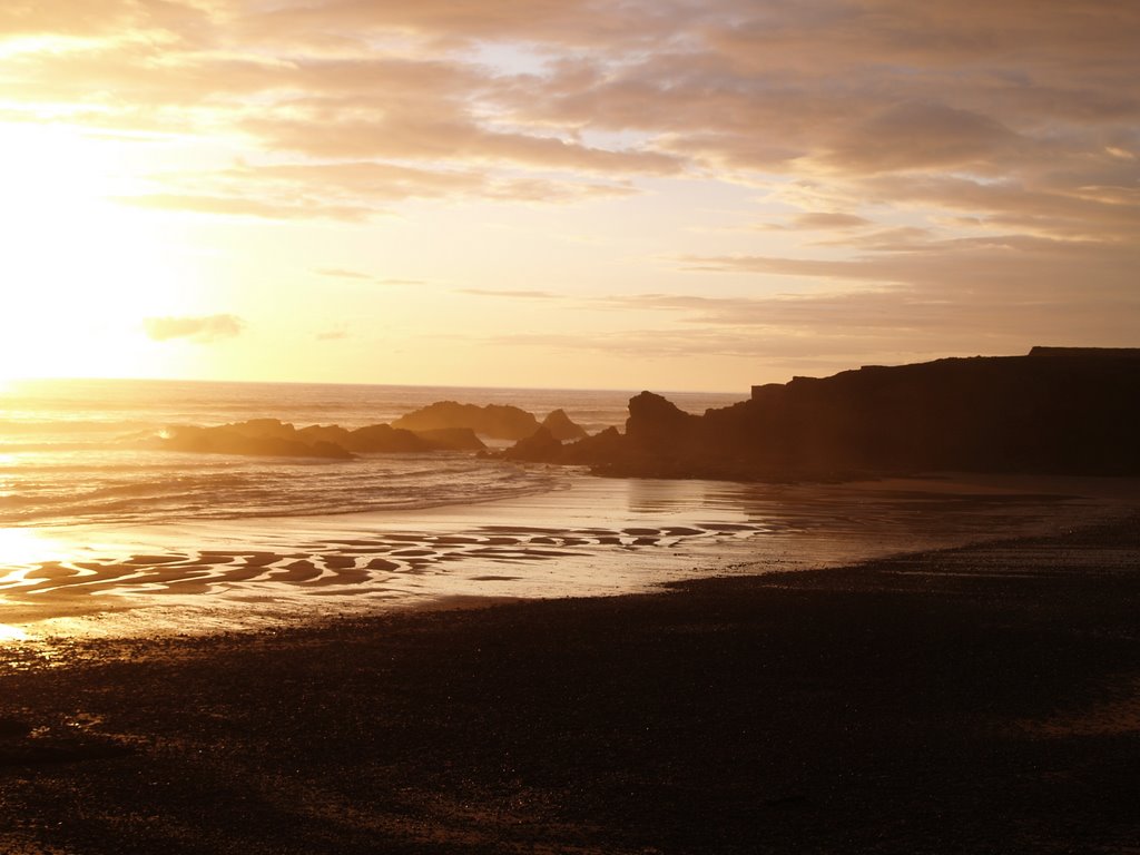 The setting sun at Bude by anderton-s