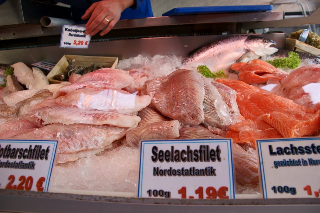 Wochenmarkt - Fischstand by Thomas und Bärbel