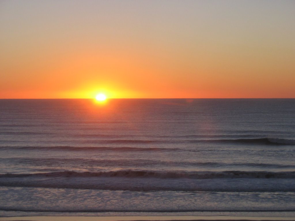 Amanece en uno de nuestros primeros Gesell... Villa Gesell... Noviembre 2004 by arqAdrian