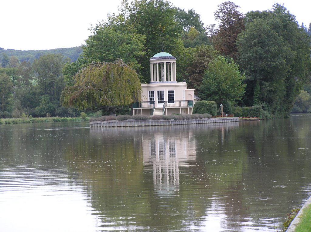 Temple Island Temple near Henley-on-Thames by heinzhk