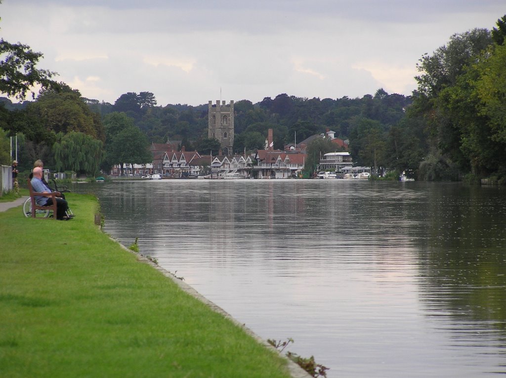 Relaxing view of Henley-onThames by heinzhk