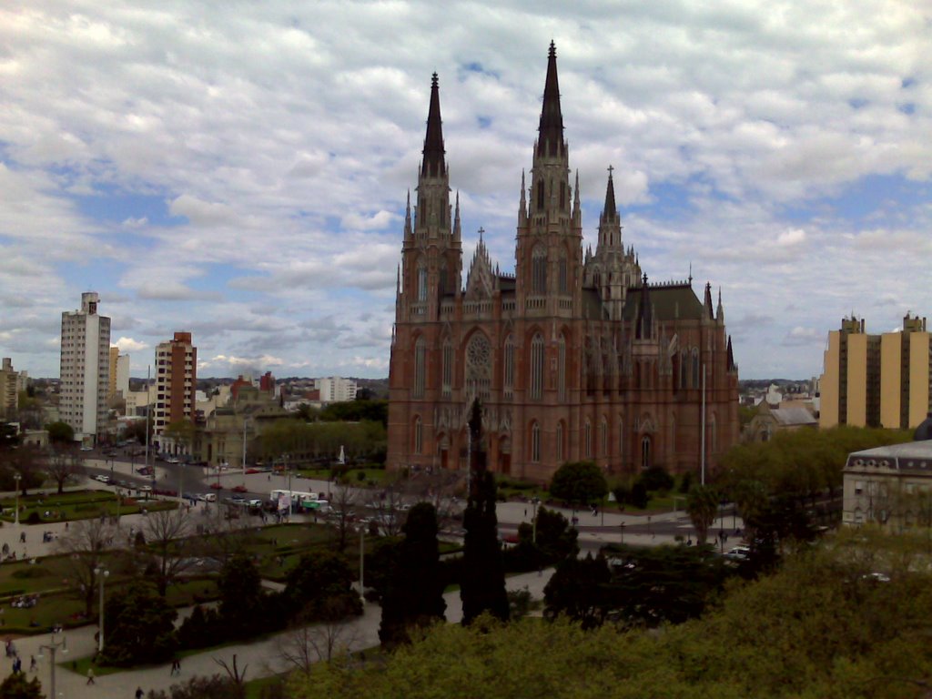 La Plata catedral by phenelope